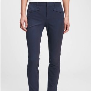 GAP Signature Skinny Ankle Pants in Navy